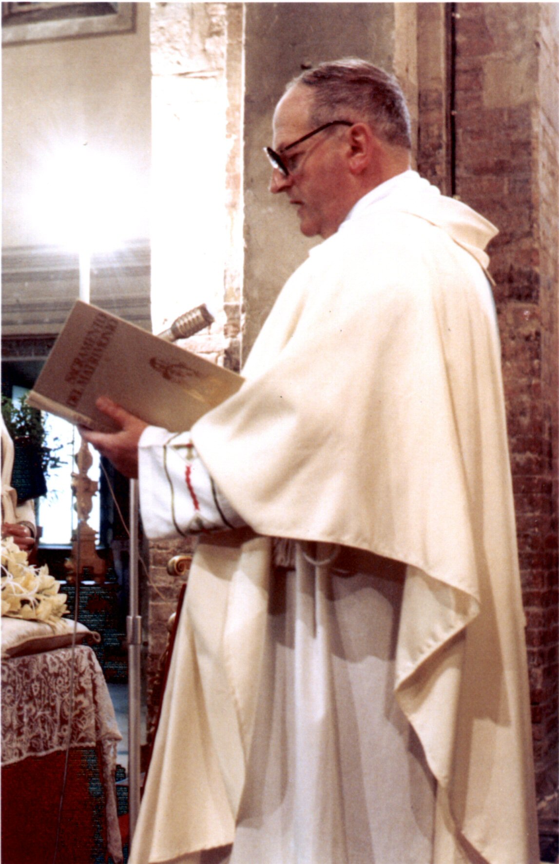 padre messa piccola